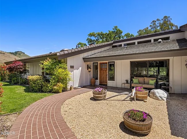 690 Rancho Alisal Dr in Solvang, CA - Building Photo - Building Photo