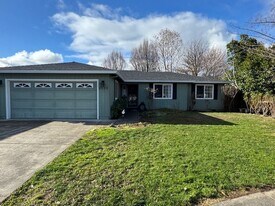 2559 Gould Ave in Medford, OR - Building Photo