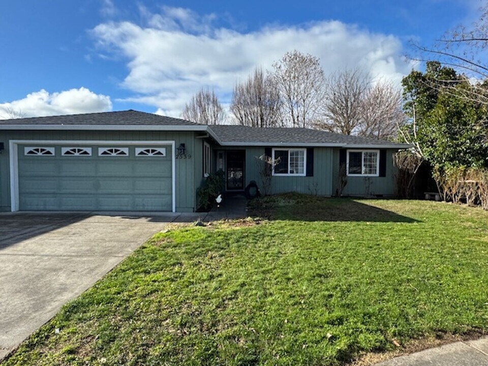 2559 Gould Ave in Medford, OR - Building Photo