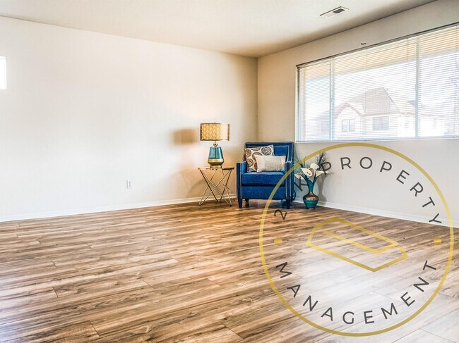 property at 2712 W Woodlawn Ave