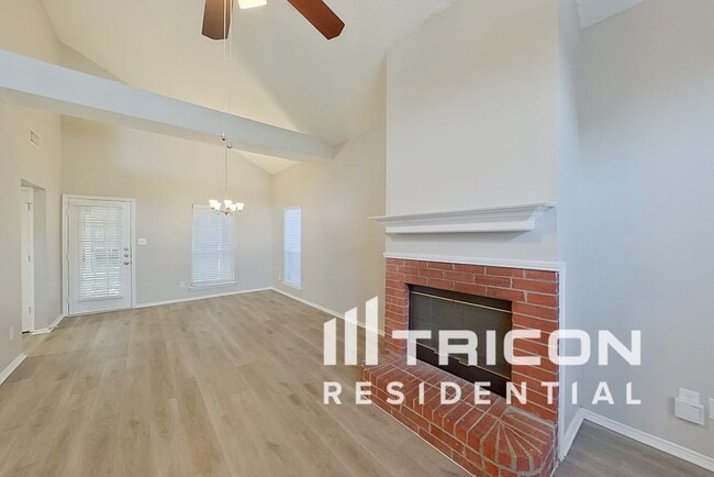 404 Moss Hill Dr in Arlington, TX - Building Photo - Building Photo