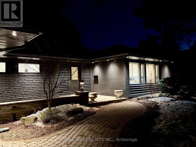 416 The Kingsway in Toronto, ON - Building Photo - Building Photo