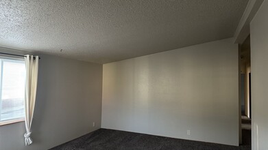 196 Oak Leaf Ln in Winston, OR - Building Photo - Building Photo