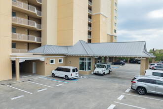 Mangrove Cay Tower in St. Petersburg, FL - Building Photo - Building Photo