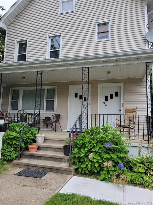 30 Stuart Ave in Norwalk, CT - Building Photo