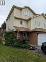 2 Highbrook St in Kitchener, ON - Building Photo