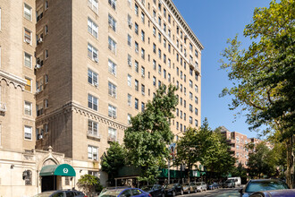 50 Plaza St E in Brooklyn, NY - Foto de edificio - Building Photo