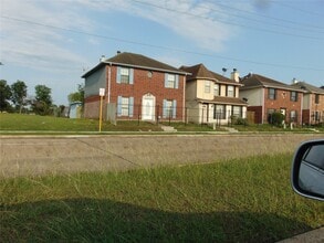 8603 Rustling Leaves Dr in Houston, TX - Building Photo - Building Photo