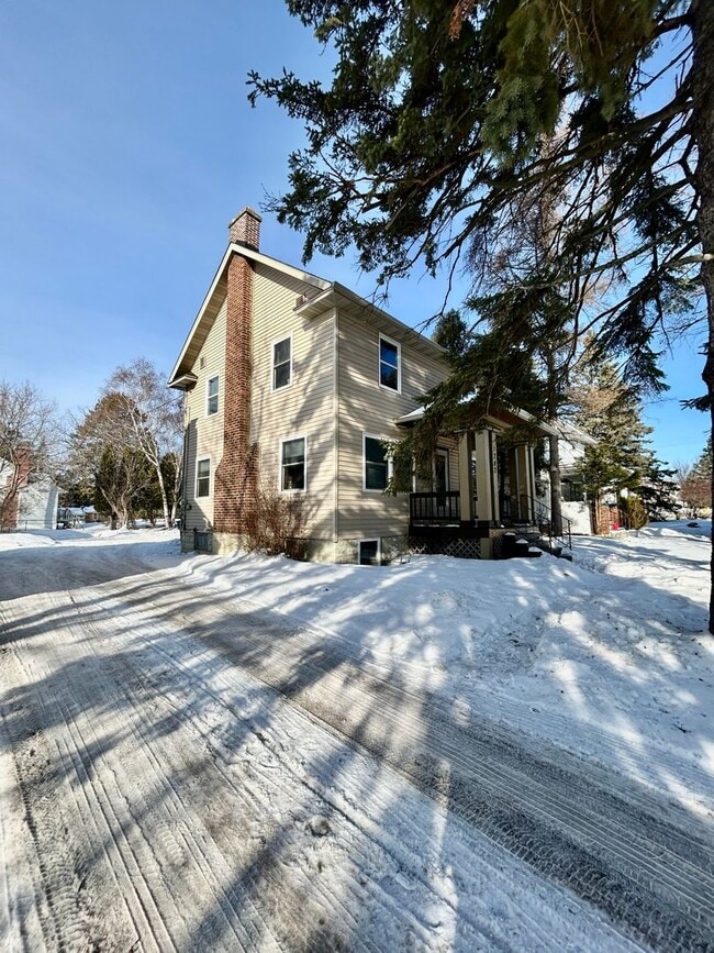 1747 Woodland Ave in Duluth, MN - Building Photo - Building Photo