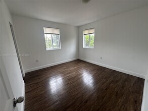 540 NW 7th St in Miami, FL - Building Photo - Building Photo