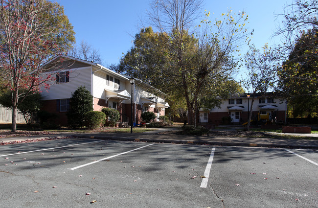 307-311 Lindsay St in Chapel Hill, NC - Building Photo - Building Photo