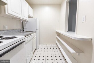 2311 Spruce St in Philadelphia, PA - Building Photo - Building Photo