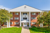 Carriage Oaks Apartments in Blaine, MN - Foto de edificio - Building Photo