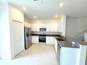 32037 Spiceberry St in San Antonio, FL - Building Photo - Building Photo