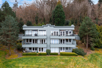 2349 Harbor Ave SW in Seattle, WA - Foto de edificio - Building Photo