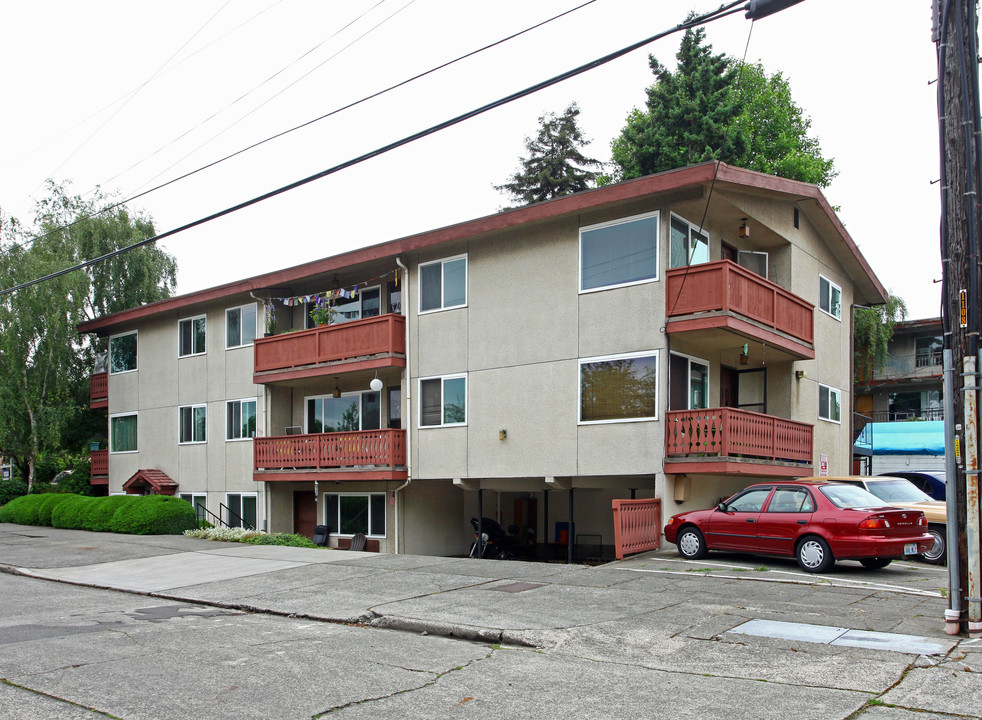 6402 14th Ave NW in Seattle, WA - Foto de edificio