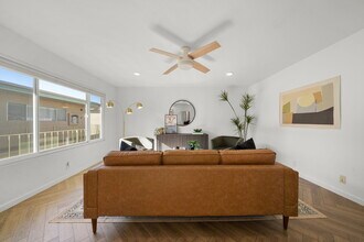 345 Wisconsin Ave, Unit 306 in Long Beach, CA - Building Photo - Building Photo