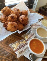 56 Sand Hill Cove Rd in Narragansett, RI - Building Photo