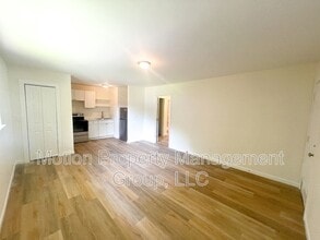133 W Ridgewood Ave in Red Bank, TN - Building Photo - Building Photo