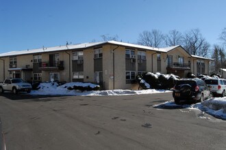 Country Squire Gardens in Spring Valley, NY - Building Photo - Building Photo