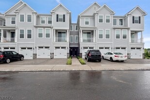 5B Passe Ct in Hillsborough Township, NJ - Building Photo