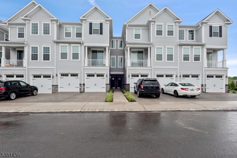5B Passe Ct in Hillsborough Township, NJ - Building Photo