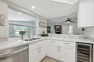 7698 Cardiff Ct N in St. Petersburg, FL - Foto de edificio - Building Photo