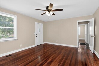 1011 Lomond Ave in Charlotte, NC - Building Photo - Building Photo