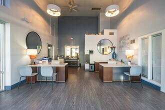 Covina Grand in Covina, CA - Foto de edificio - Interior Photo