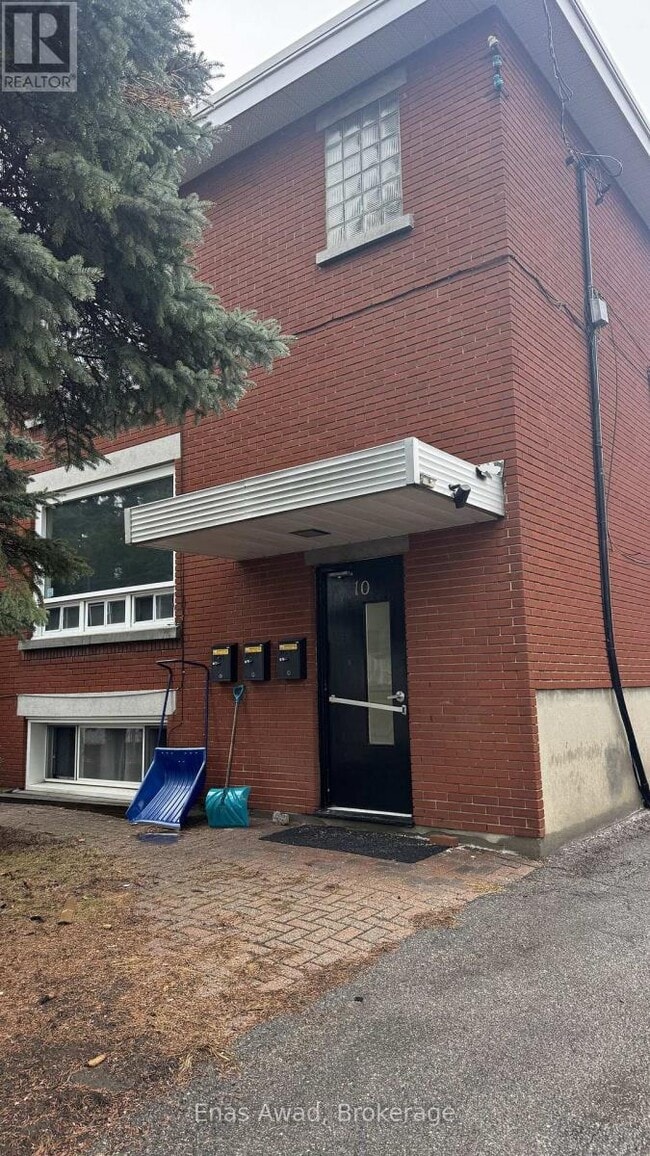 property at 10 W Presland Rd