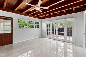 80 Shore Dr W in Miami, FL - Building Photo - Building Photo