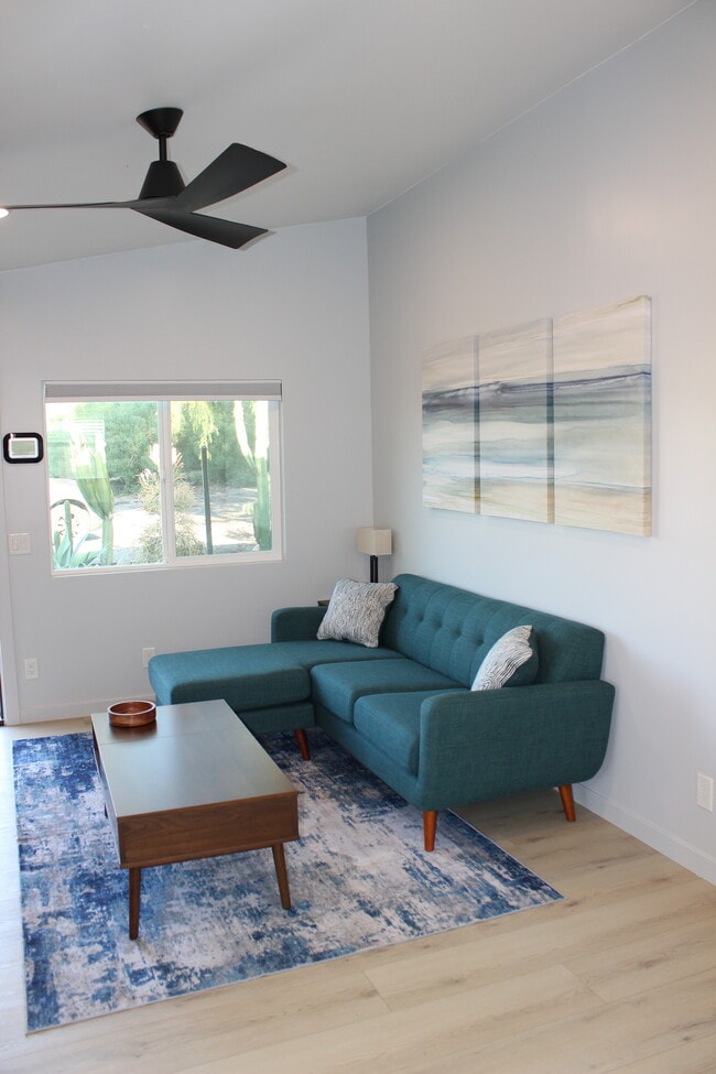 1637 Grove Rd in El Cajon, CA - Foto de edificio - Building Photo