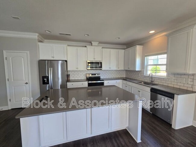 5553 Marblehead Dr in High Point, NC - Building Photo - Building Photo