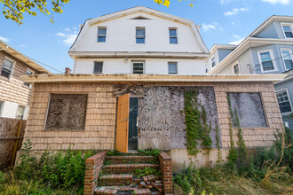 174 Beach 120th St in Rockaway Park, NY - Building Photo - Building Photo