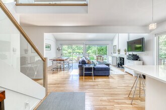 4 Diane Dr in East Hampton, NY - Building Photo - Building Photo