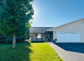 117A Hialeah St in Osceola, WI - Building Photo