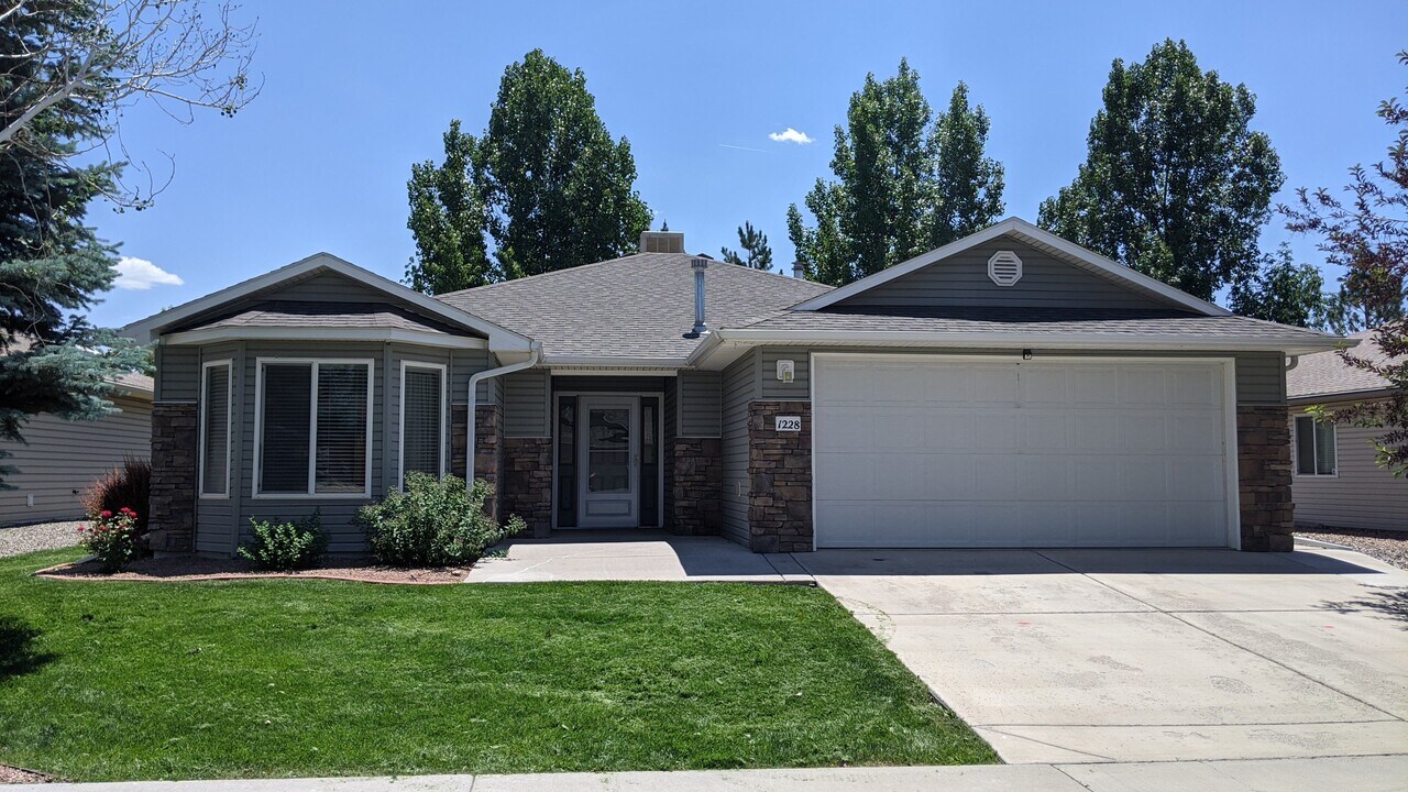 1228 Animas St in Montrose, CO - Building Photo