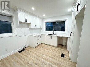 415 Sanatorium Rd in Hamilton, ON - Building Photo - Building Photo