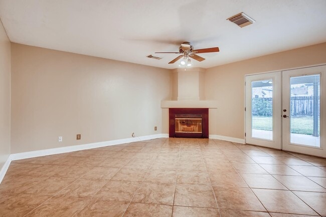8203 Chestnut Manor Dr in Converse, TX - Building Photo - Building Photo