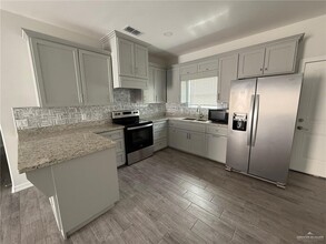 5908 Puffin Ave in Palmhurst, TX - Building Photo - Building Photo