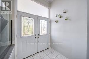 21 Lakeland Dr in Toronto, ON - Building Photo - Building Photo