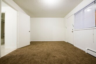 7916 S Drexel Ave Chicago, IL 60619 in Chicago, IL - Building Photo - Building Photo