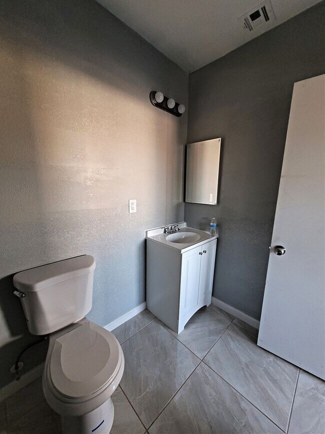 401 G Anaya Ave in Calexico, CA - Building Photo - Building Photo