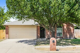 1213 Crooked Creek Ct in Midlothian, TX - Building Photo