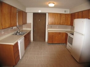 2253 Turquoise Dr in Pueblo, CO - Building Photo - Building Photo