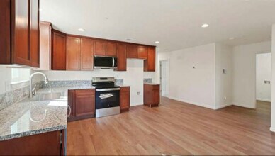 227 N Fremont Ave in Manteca, CA - Building Photo - Building Photo