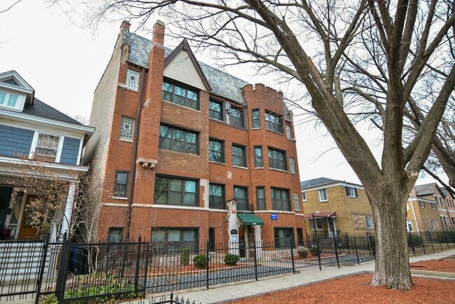 property at 4619 N Paulina