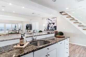 1987 Fairfield Beach Rd in Fairfield, CT - Building Photo - Building Photo