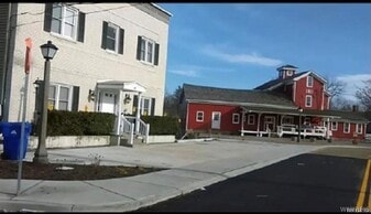 42 E Spring St in Williamsville, NY - Building Photo