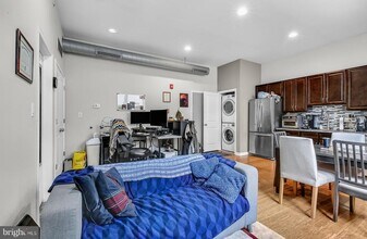 2422 Frankford Ave in Philadelphia, PA - Foto de edificio - Building Photo
